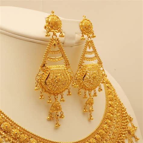 WOMEN'S LUXURY GOLD EARRINGS 